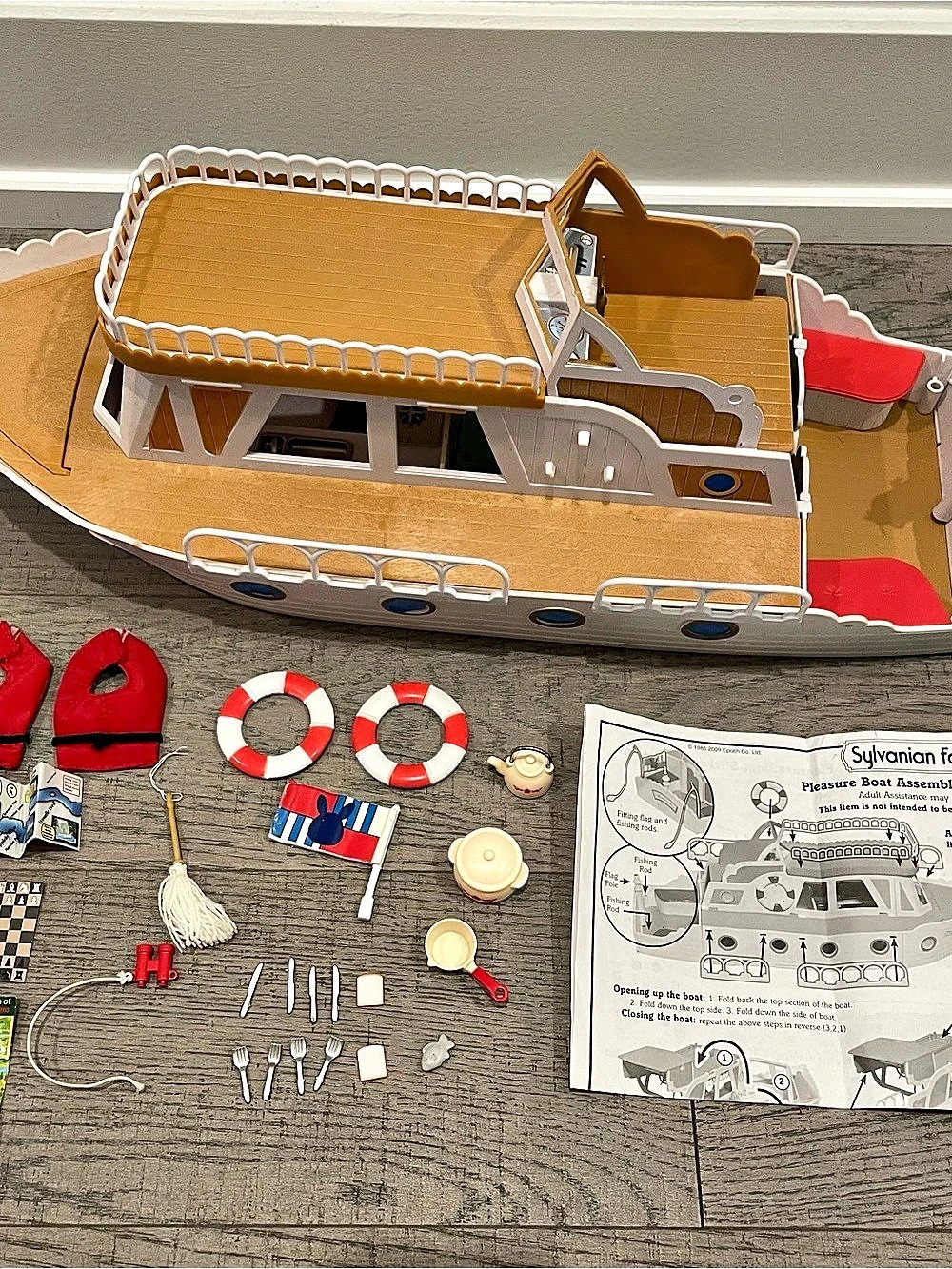 RARE Vintage 2009 Sylvanian Families Marita May Pleasure Boat with accessories